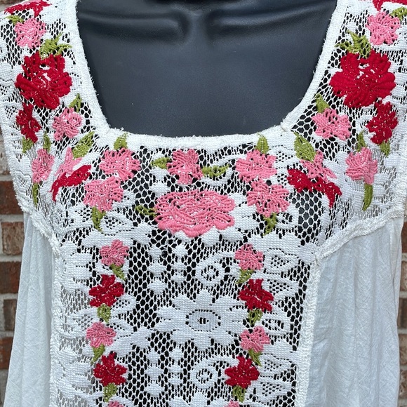 NWT Embroidered Raga Top - Picture 2 of 4